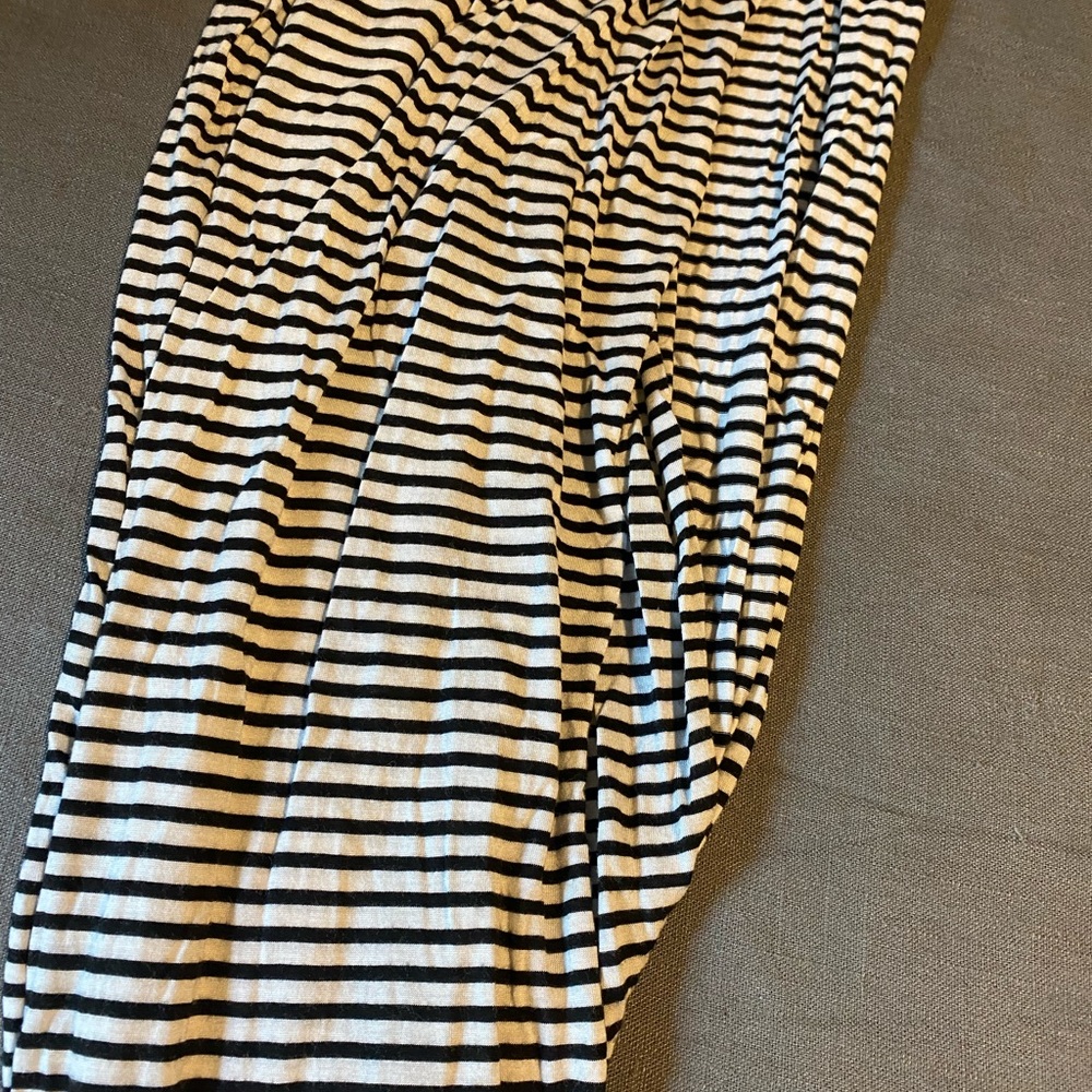 Solly Baby Wrap in black and white stripe